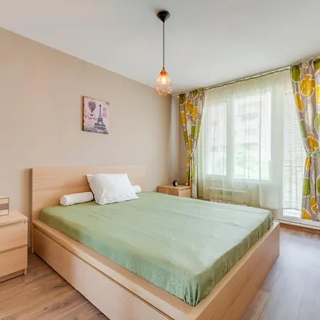 Bright And Newly Refurbished Near Center דירה